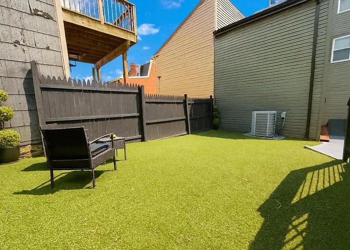 4 Bedroom House Sleeps 12 Rooftop Patio Garage Near Stadium Holiday home