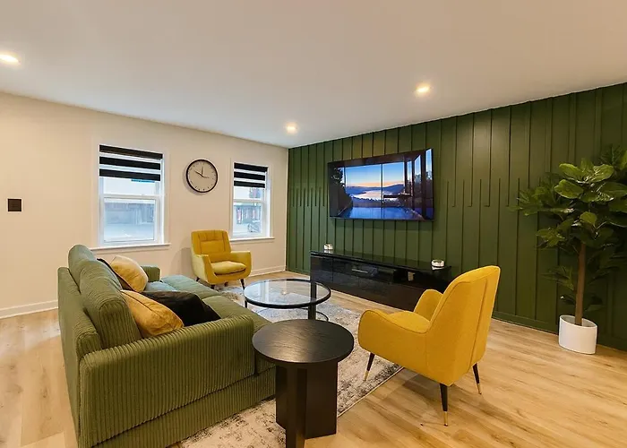 4 Bedroom House Sleeps 12 Rooftop Patio Garage Near Stadium