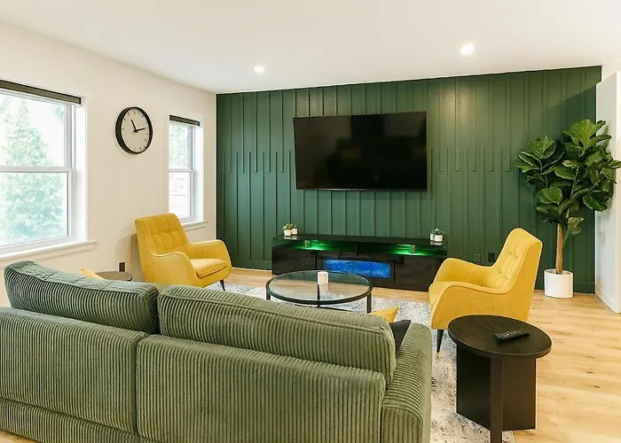 4 Bedroom House Sleeps 12 Rooftop Patio Garage Near Stadium Holiday home Pittsburgh