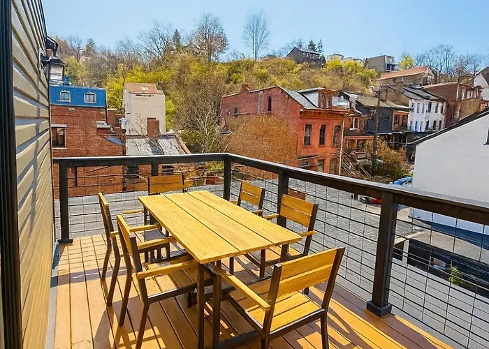 4 Bedroom House Sleeps 12 Rooftop Patio Garage Near Stadium Holiday home